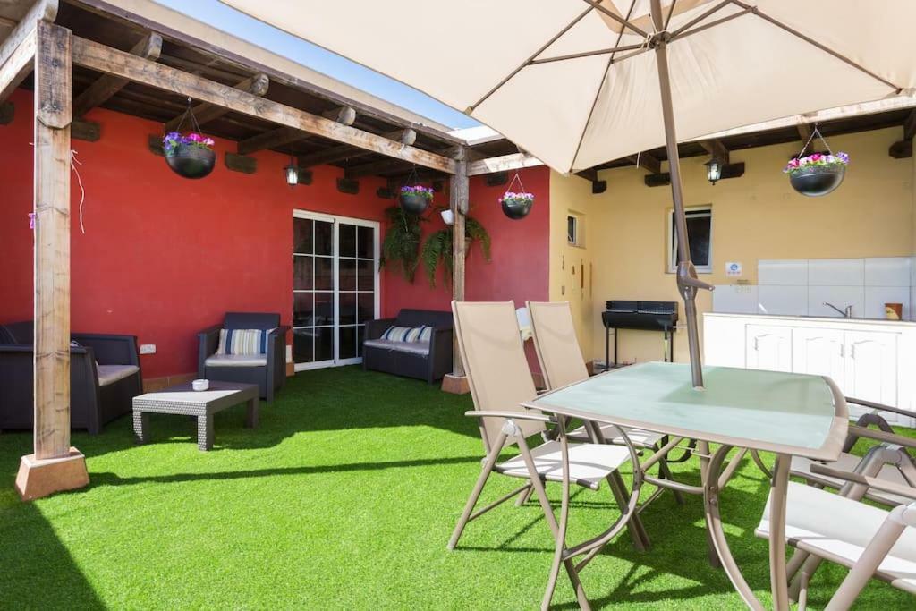 Villa Blanca Tenerife - Private Rooms - Terrace And Bbq, 5 Minutes From The Beach And Airport San Isidro  Esterno foto
